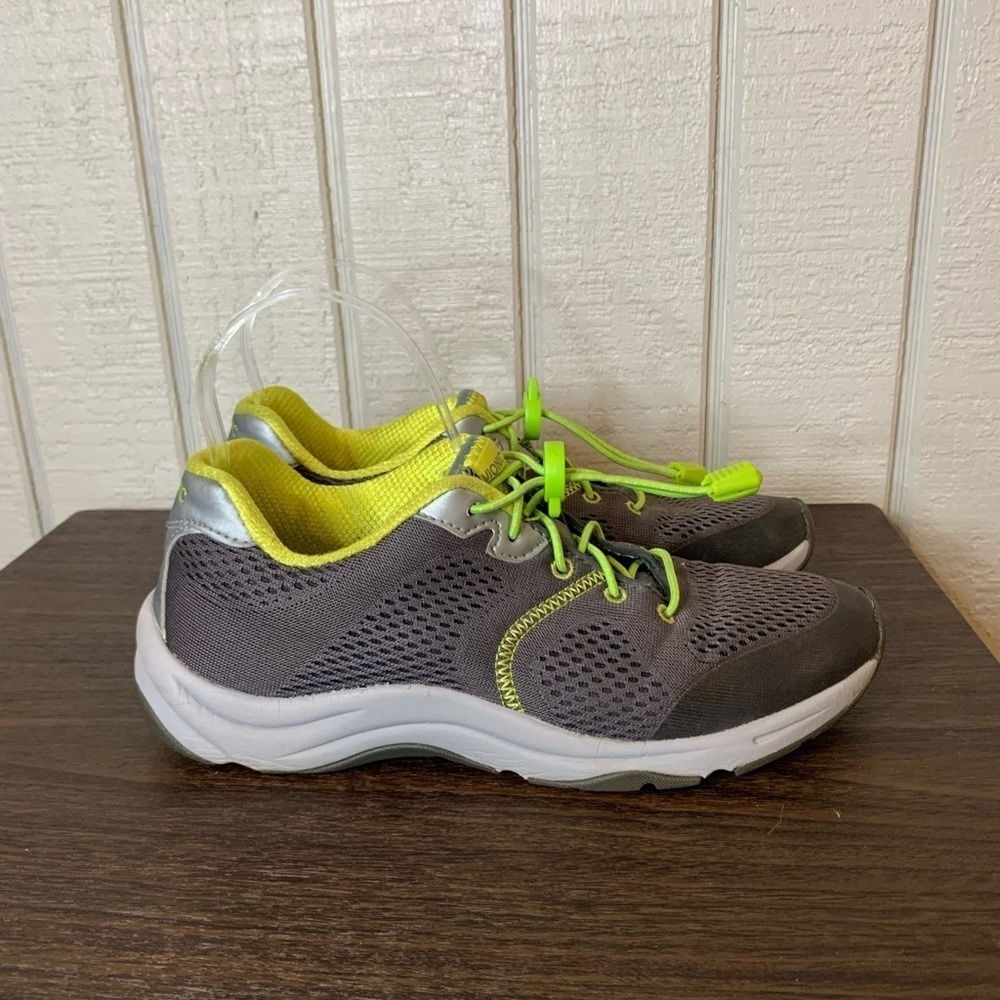 Vionic Action Emerald Lace Up Sneakers, size 7.